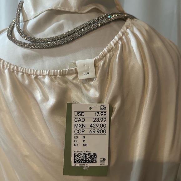 New silky elegant top from H&M pearl color with adjustable silver strap size M - Picture 6 of 7